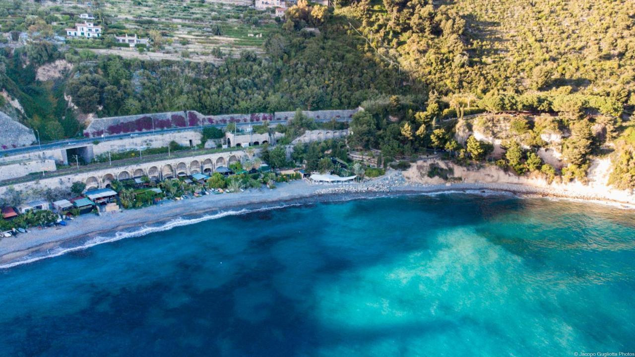 Locanda Baia Beniamin Грималди Екстериор снимка